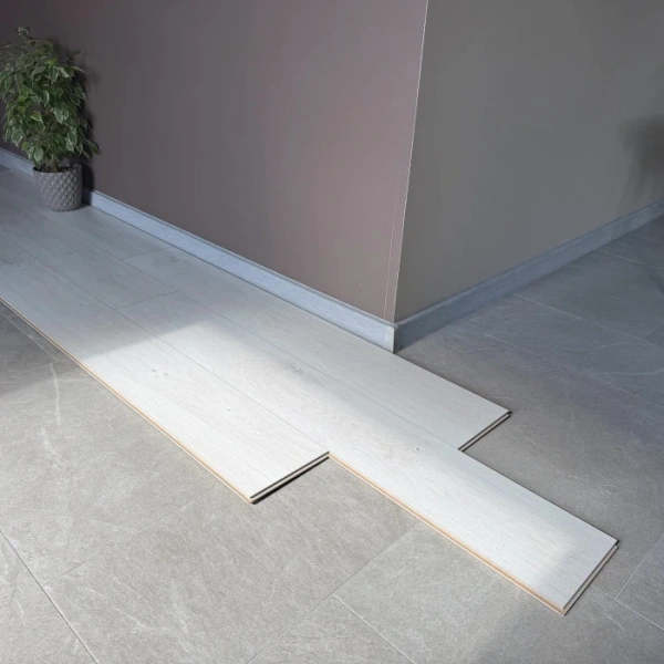 Фото Ламинат EGGER Comfort Classic EC1023 Дуб Вуд-фьорд Белый